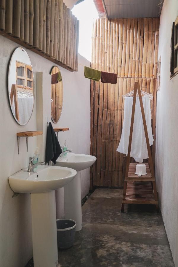 Ohlala Hostel Moalboal Buitenkant foto