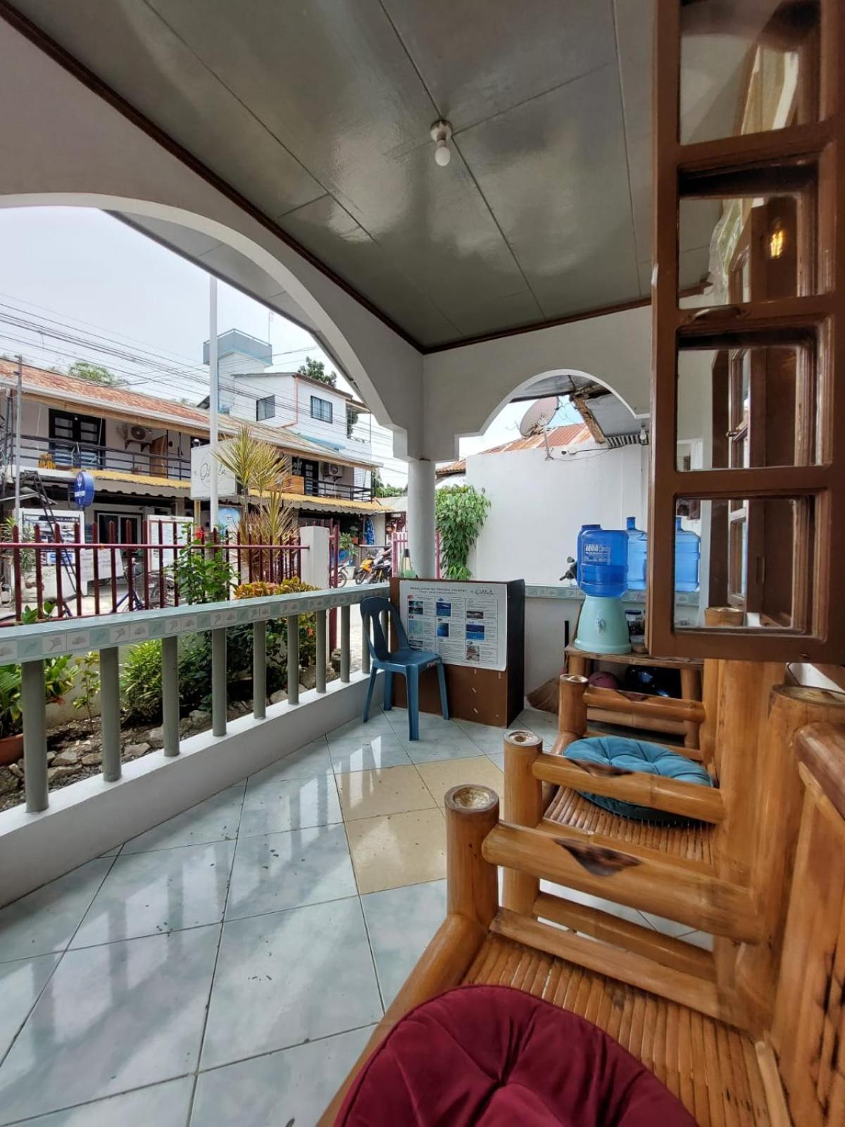 Ohlala Hostel Moalboal Buitenkant foto
