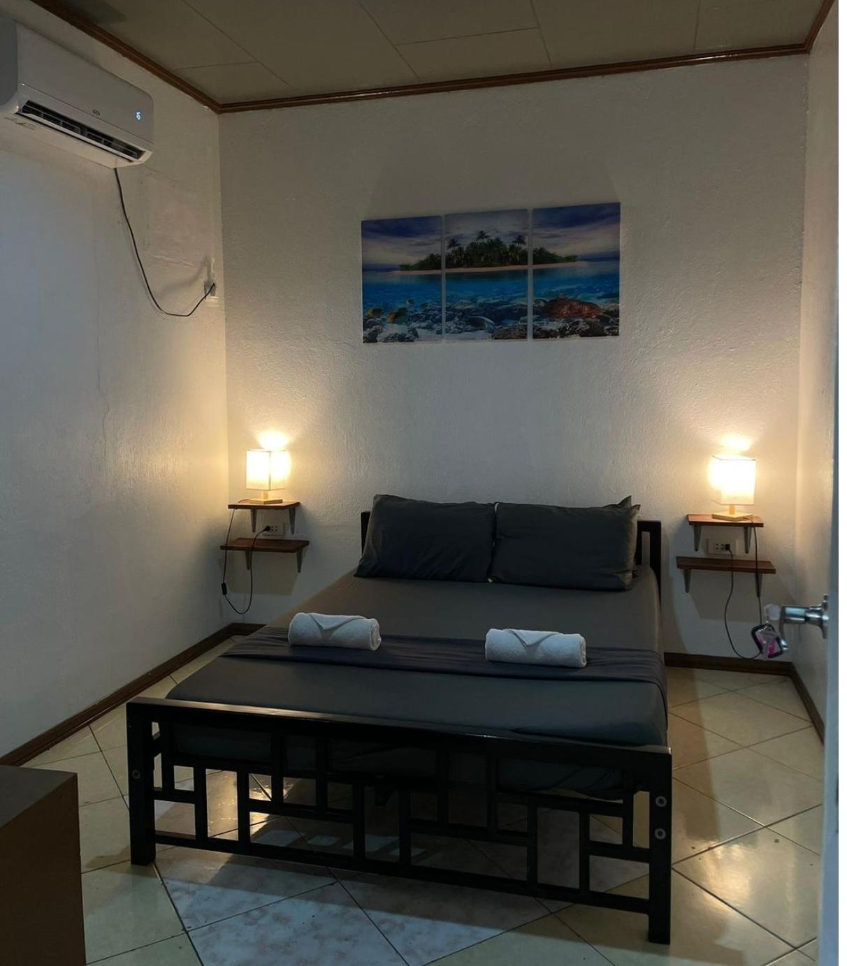 Ohlala Hostel Moalboal Buitenkant foto